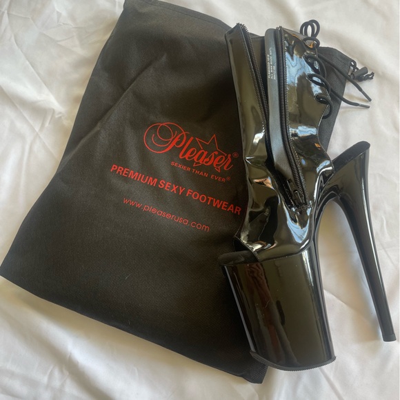 Pleaser 8” heel ADORE 1018 Size 6. Black patent leather. Peep toe - Picture 3 of 4